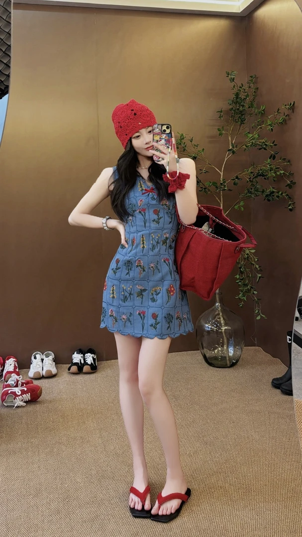 SISTER姐妹家【休闲不失精致】设计感V领波浪边花朵刺绣无袖连衣裙