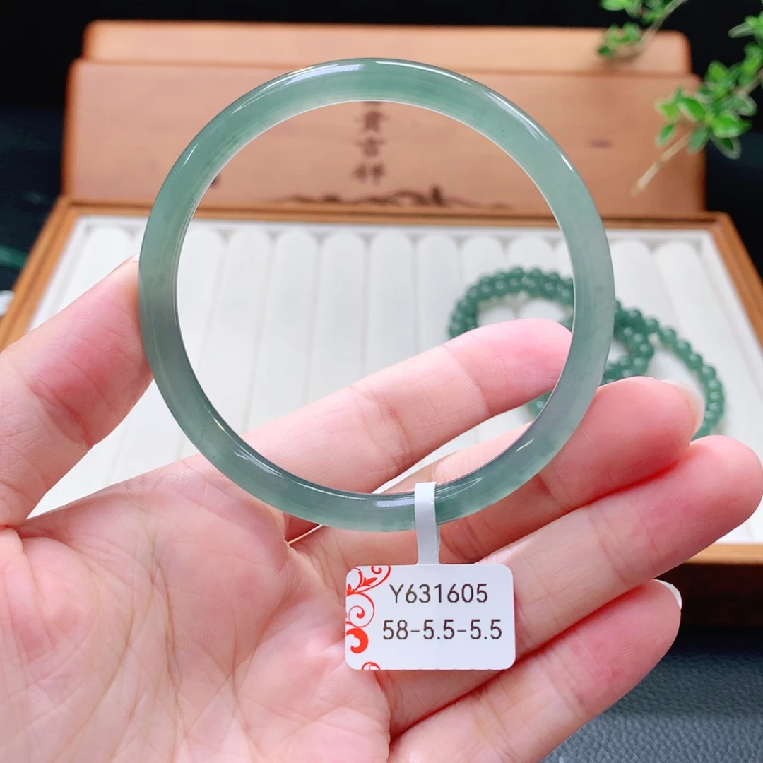 翡翠手镯（圆镯）未镶嵌