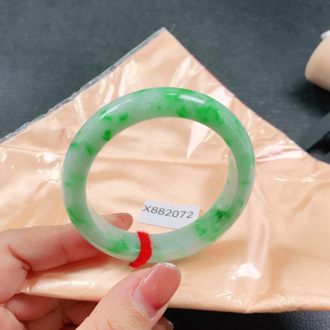 翡翠未镶嵌手镯03