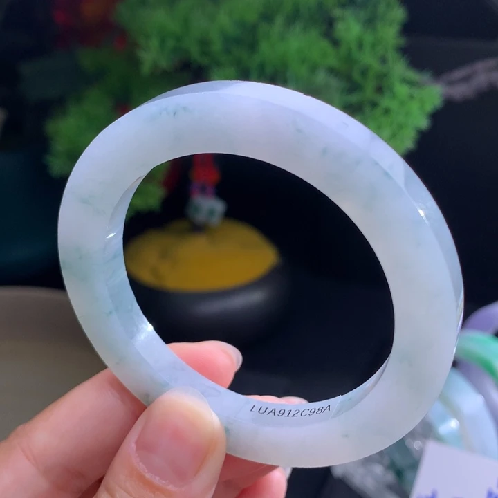未镶嵌翡翠手镯定制翡翠