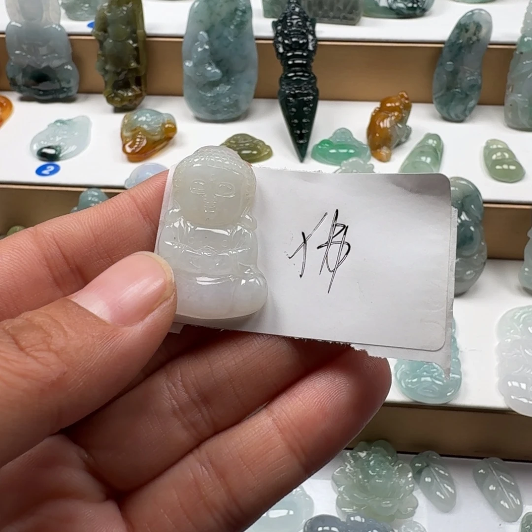 止***语翡翠未镶嵌颈饰翡翠