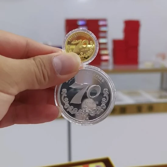 纯银新疆70周年金银套