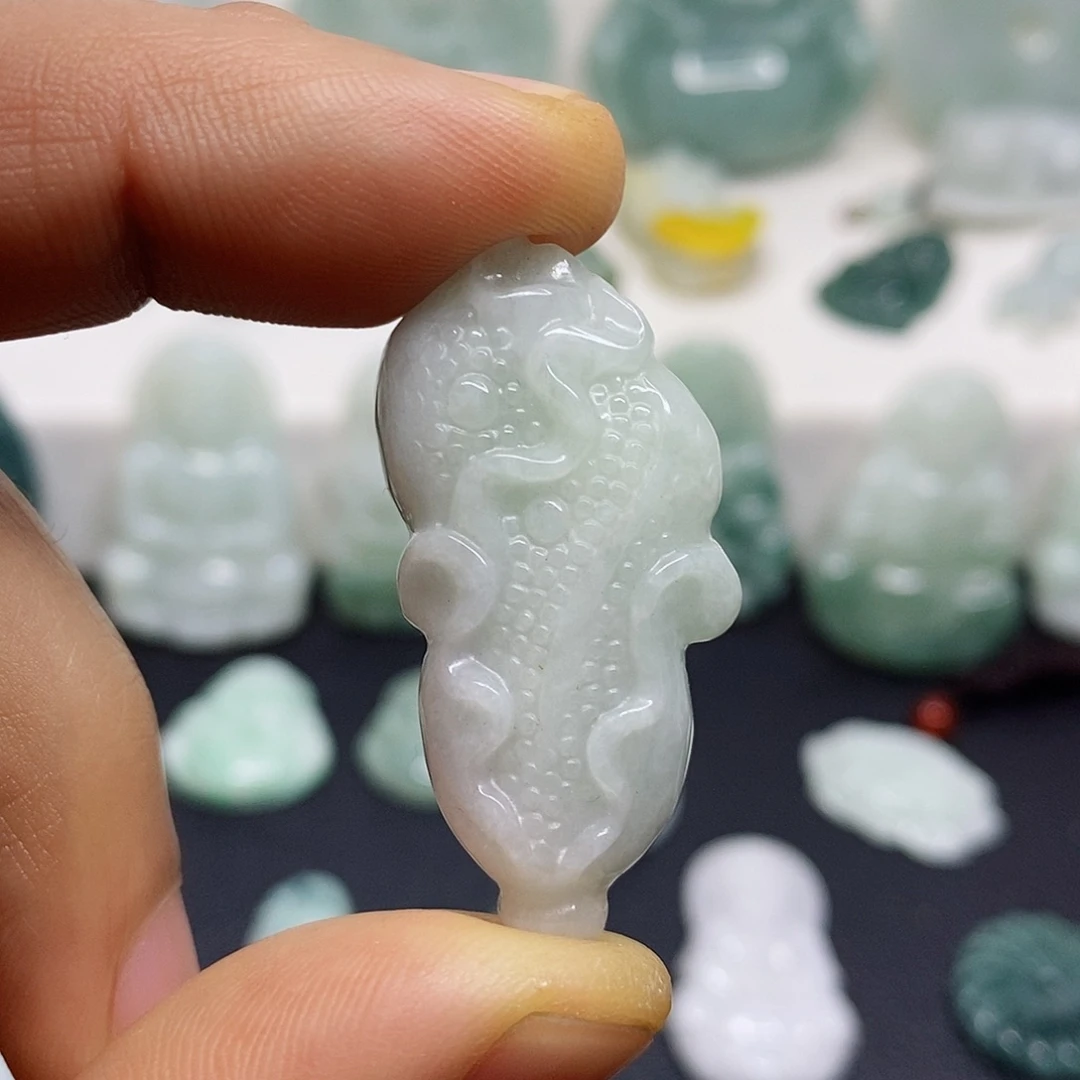 翡翠颈饰未镶嵌吊坠