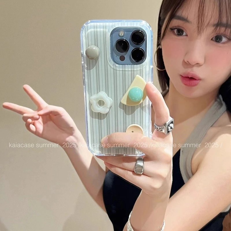 小众ins冷淡风条纹立体纽扣花朵适用苹果16promax手机壳iPhone15