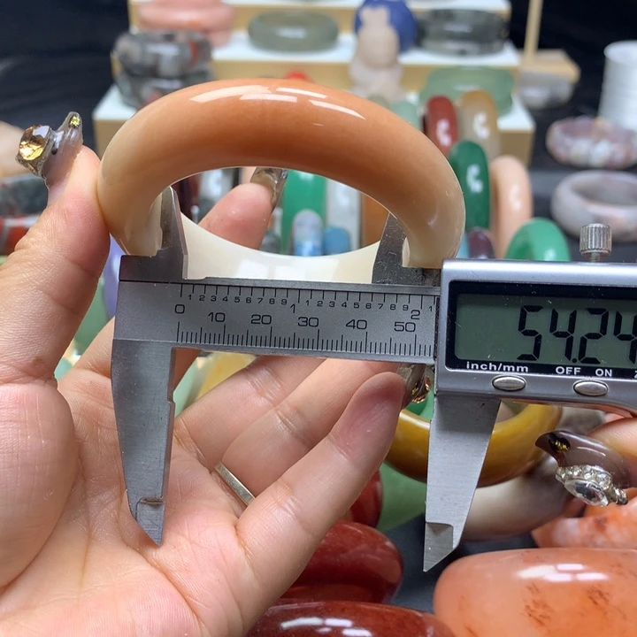 未镶嵌手镯石英质玉