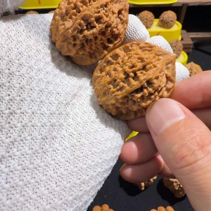 李***~吊坠文玩核桃秦岭野生文玩核桃，虎头站将台