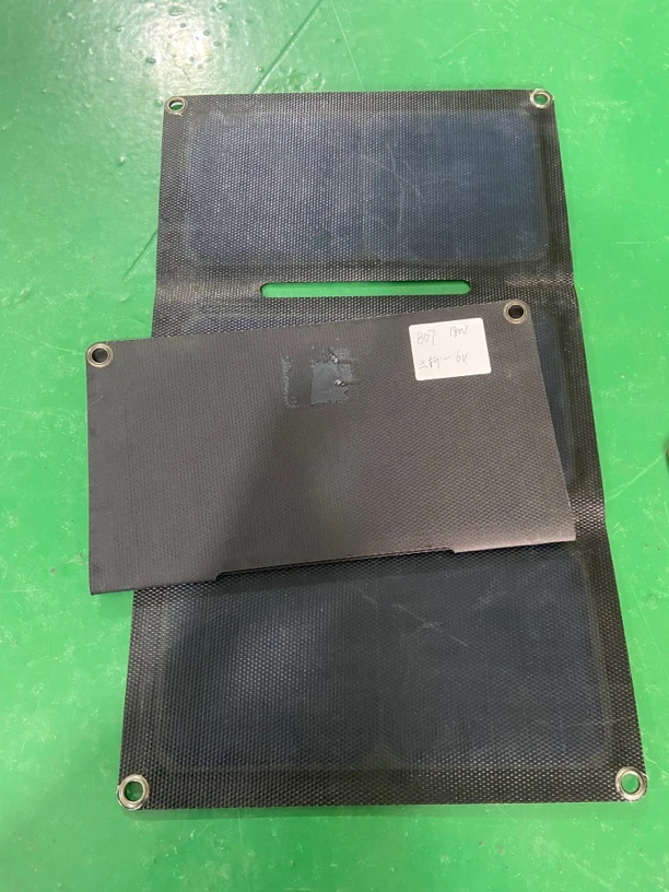 B07-0606-6v 太阳能光伏板折叠包  三折叠不带线 50*30cm