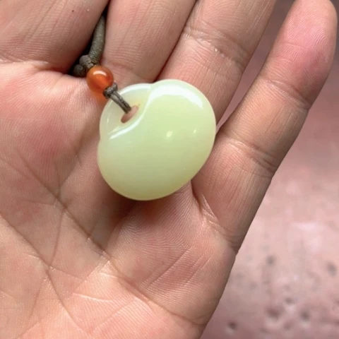 和田玉吊坠未镶嵌