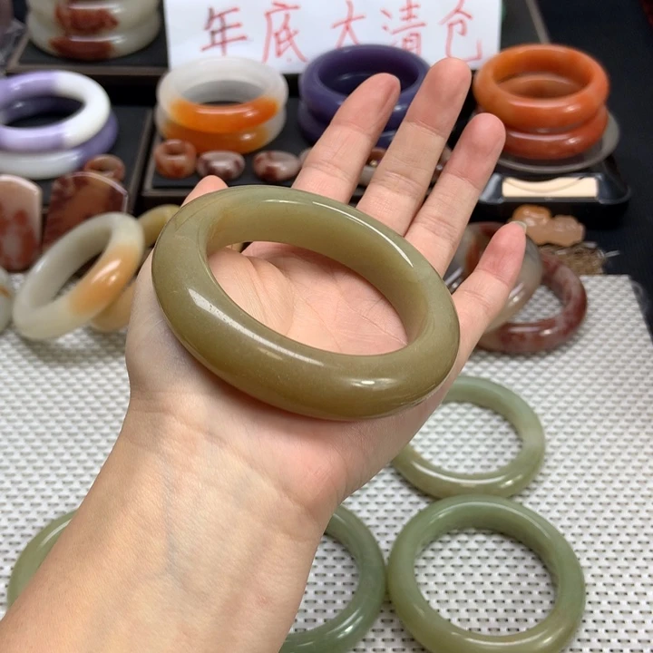 石英质玉未镶嵌手镯