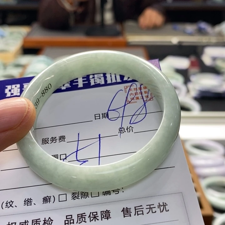 翡翠手镯未镶嵌翡翠手镯未镶嵌