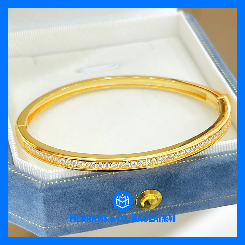 925银莫桑石手镯 金色双子星十心十箭莫桑钻卡扣手镯