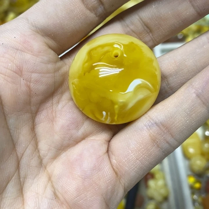 蜜蜡未镶嵌裸石吊坠