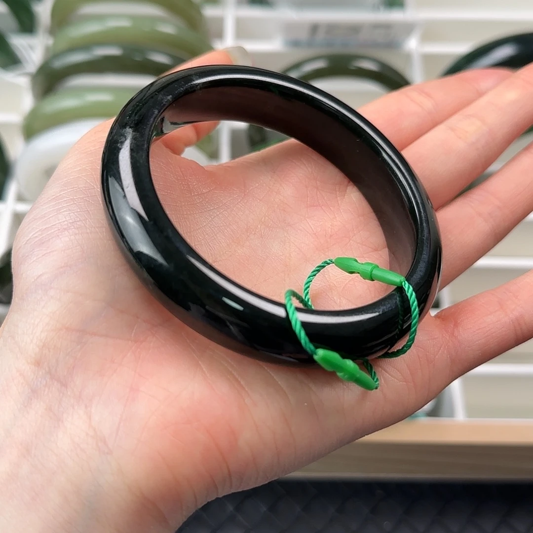 和田玉（碧玉）未镶嵌手镯