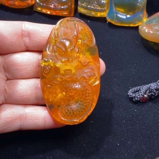 琥珀未镶嵌裸石龙牌25克