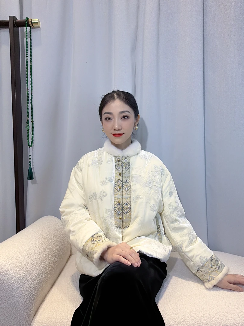 （已开价）2025新款秋冬丝绒复古刺绣新中式对襟设计师鹅绒服