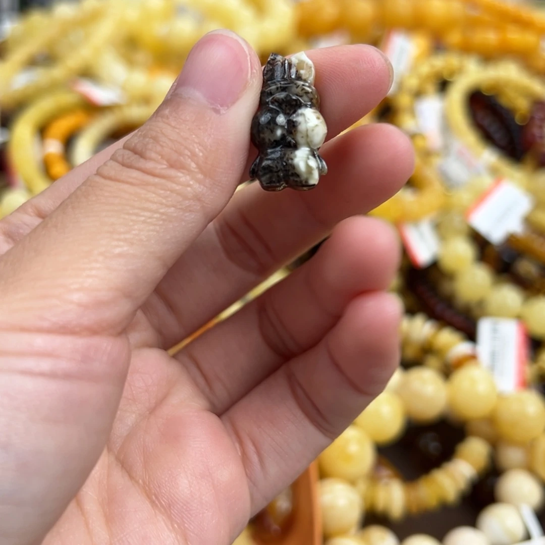 琥珀未镶嵌珠宝奇石
