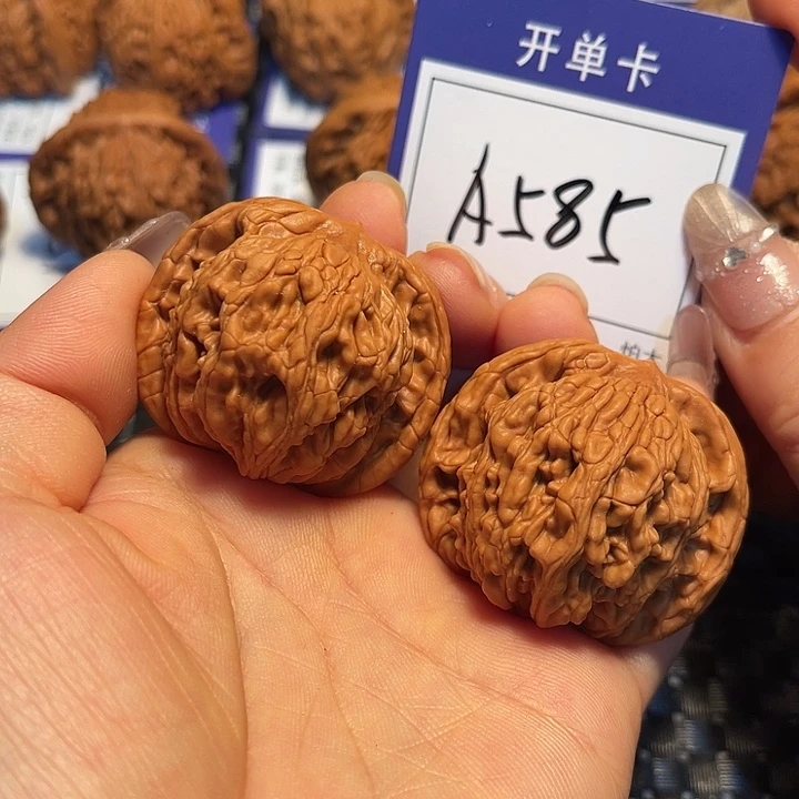 桃核把件42虎头A585