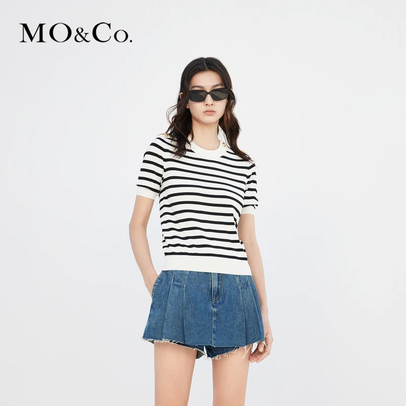 【达播用链接】MOCO夏条纹雕花金扣圆领短袖短款针织衫MBC2SWTT02