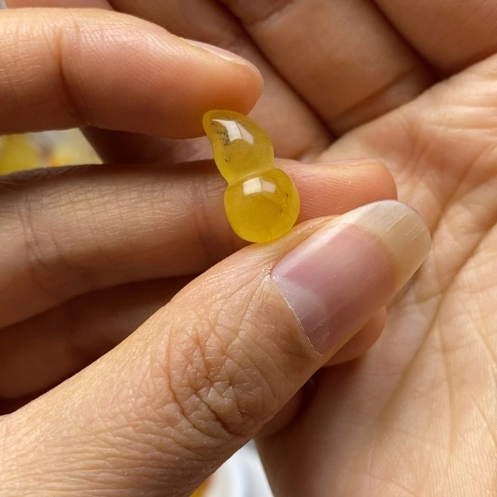 蜜蜡未镶嵌裸石微瑕