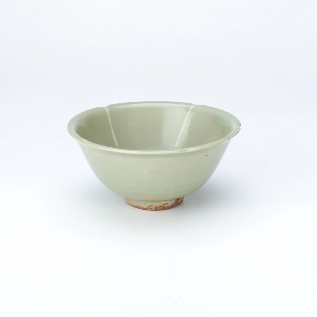 9.明代龙泉窑出筋沥粉花口碗【古董拍卖】