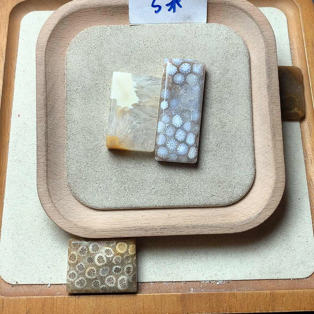 石英质玉颈饰未镶嵌?*昃