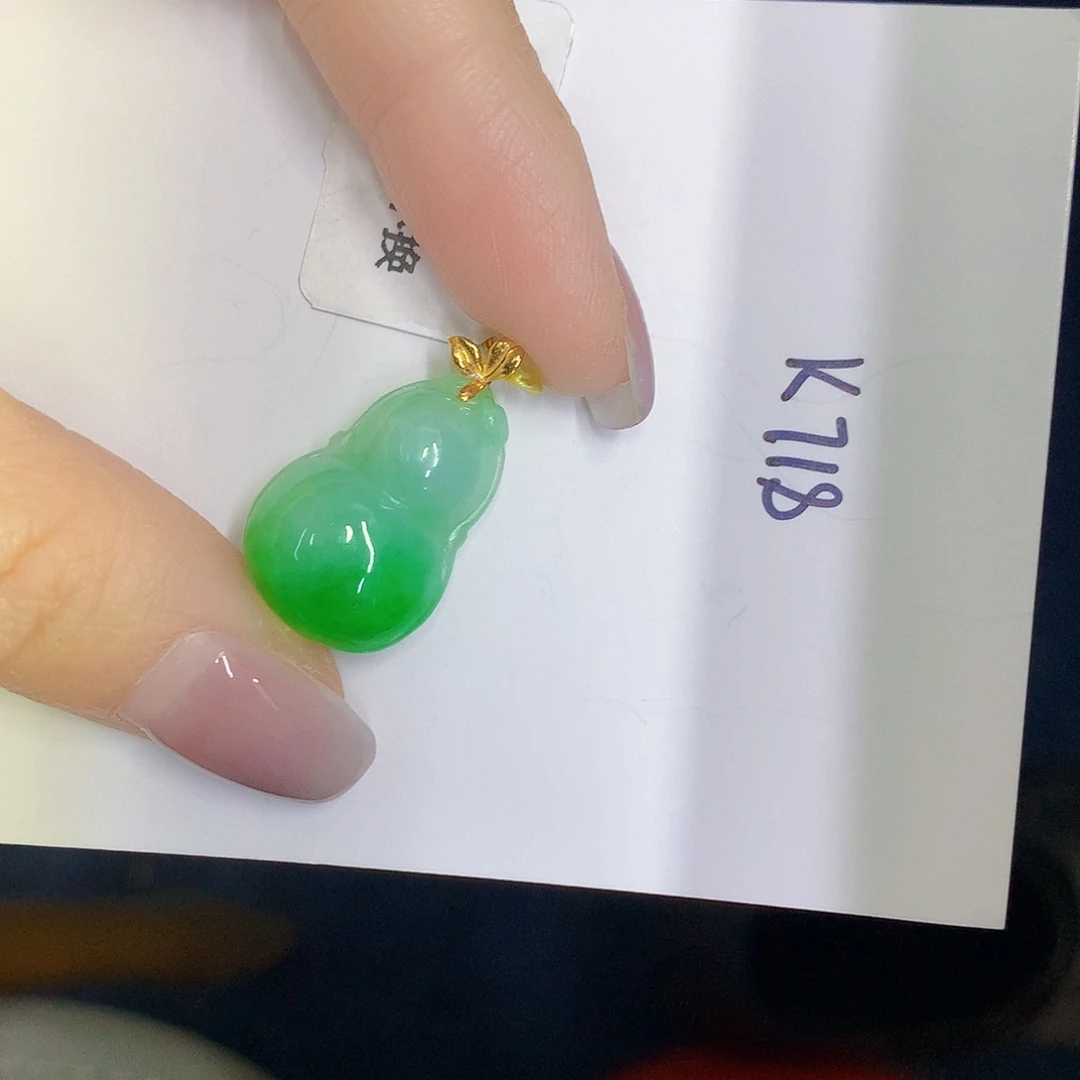 翡翠18K金镶嵌颈饰