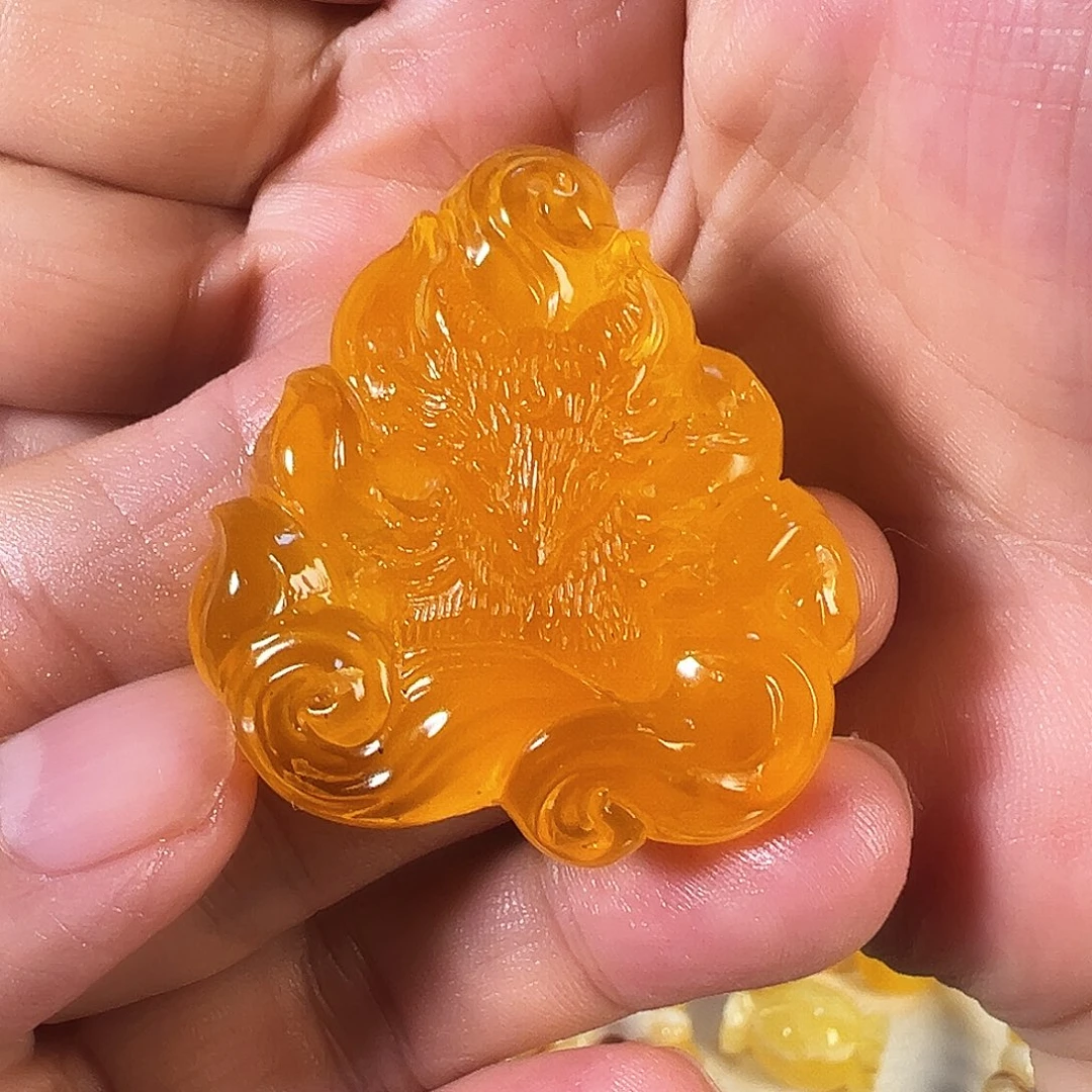 蜜蜡未镶嵌颈饰琥珀蜜蜡焦皮料九尾狐10.6克