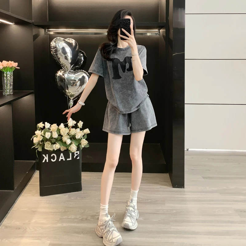 2025夏季新款休闲套装高级感灰色洗水T恤短裤小个子显高穿搭