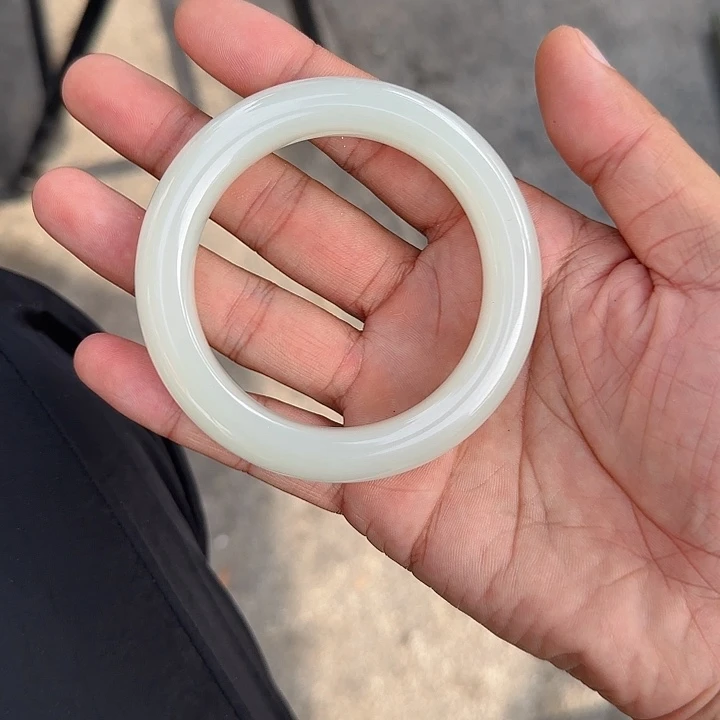 和田玉手镯未镶嵌晶*