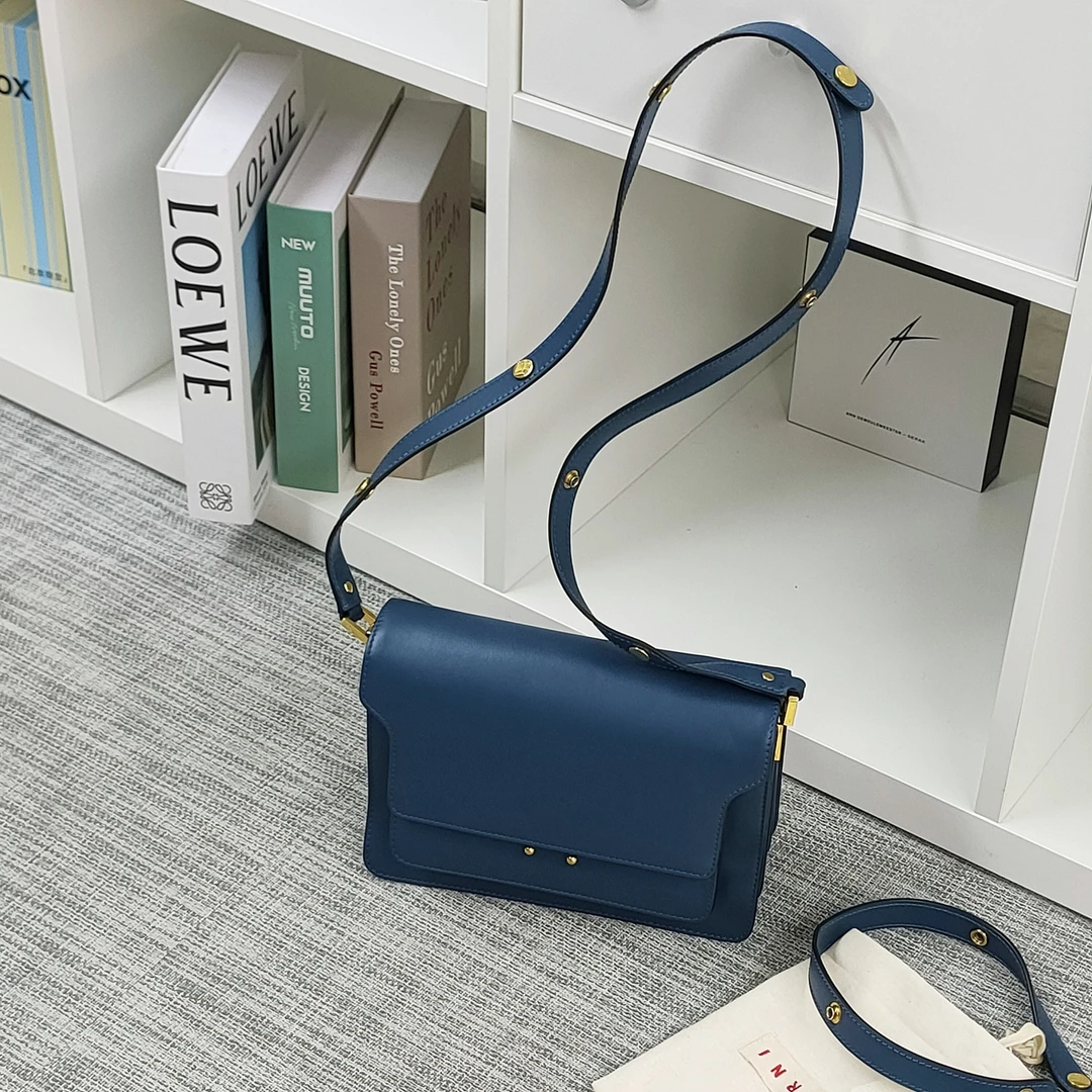 95新 MARNI Azul-藏蓝色牛皮金扣trunk中号风琴单肩包 43038