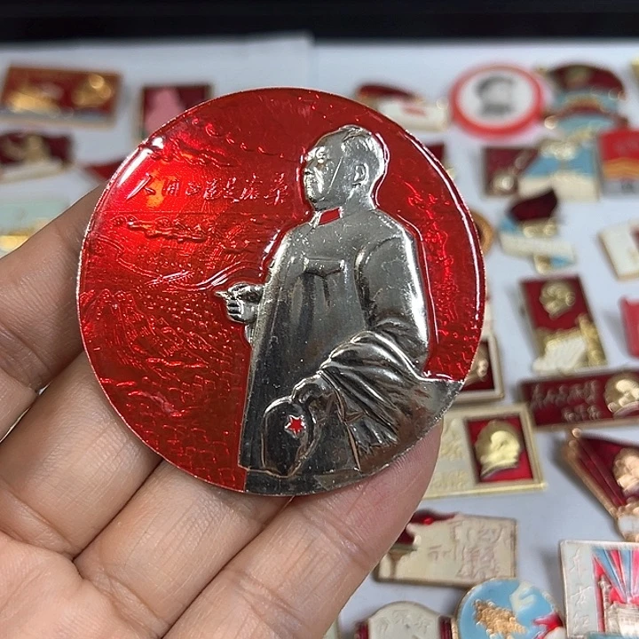 其他普通金属一****坤纪念章