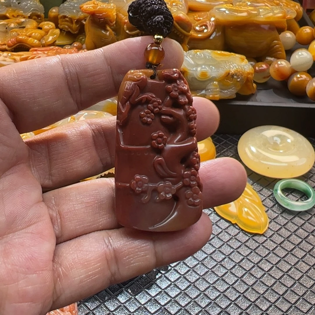 颈饰未镶嵌石英质玉