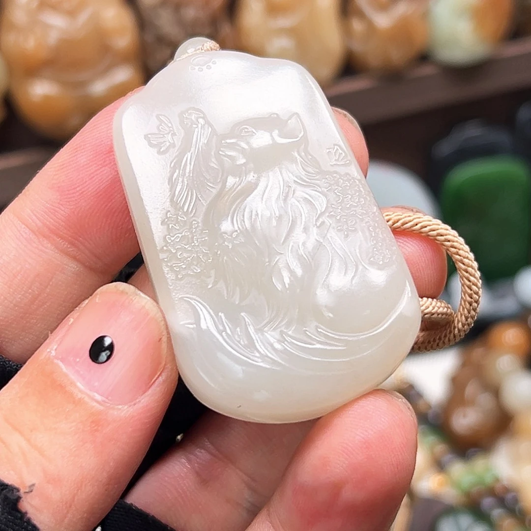 和田玉颈饰未镶嵌耄耋（猫蝶）