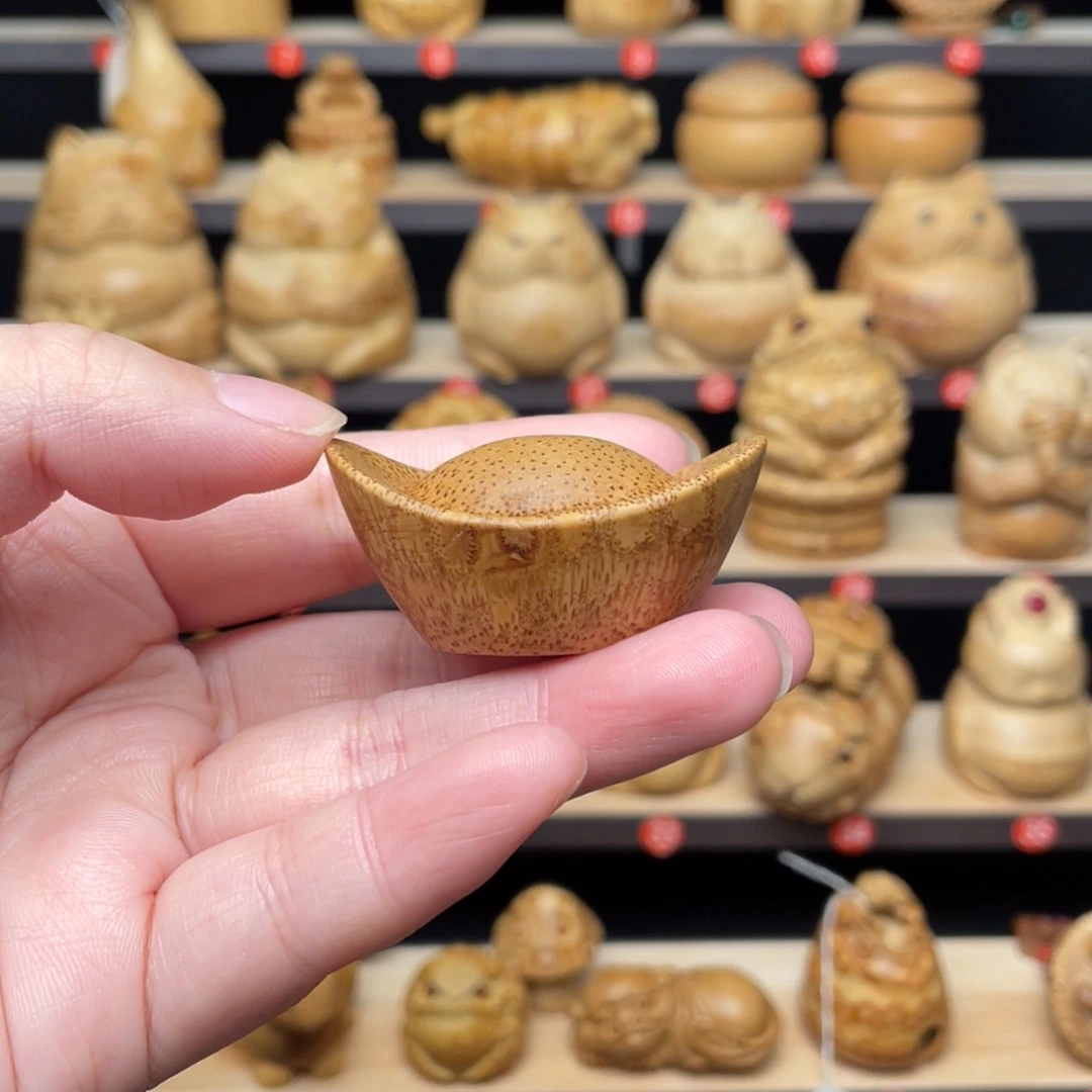 竹竹根雕元宝把件