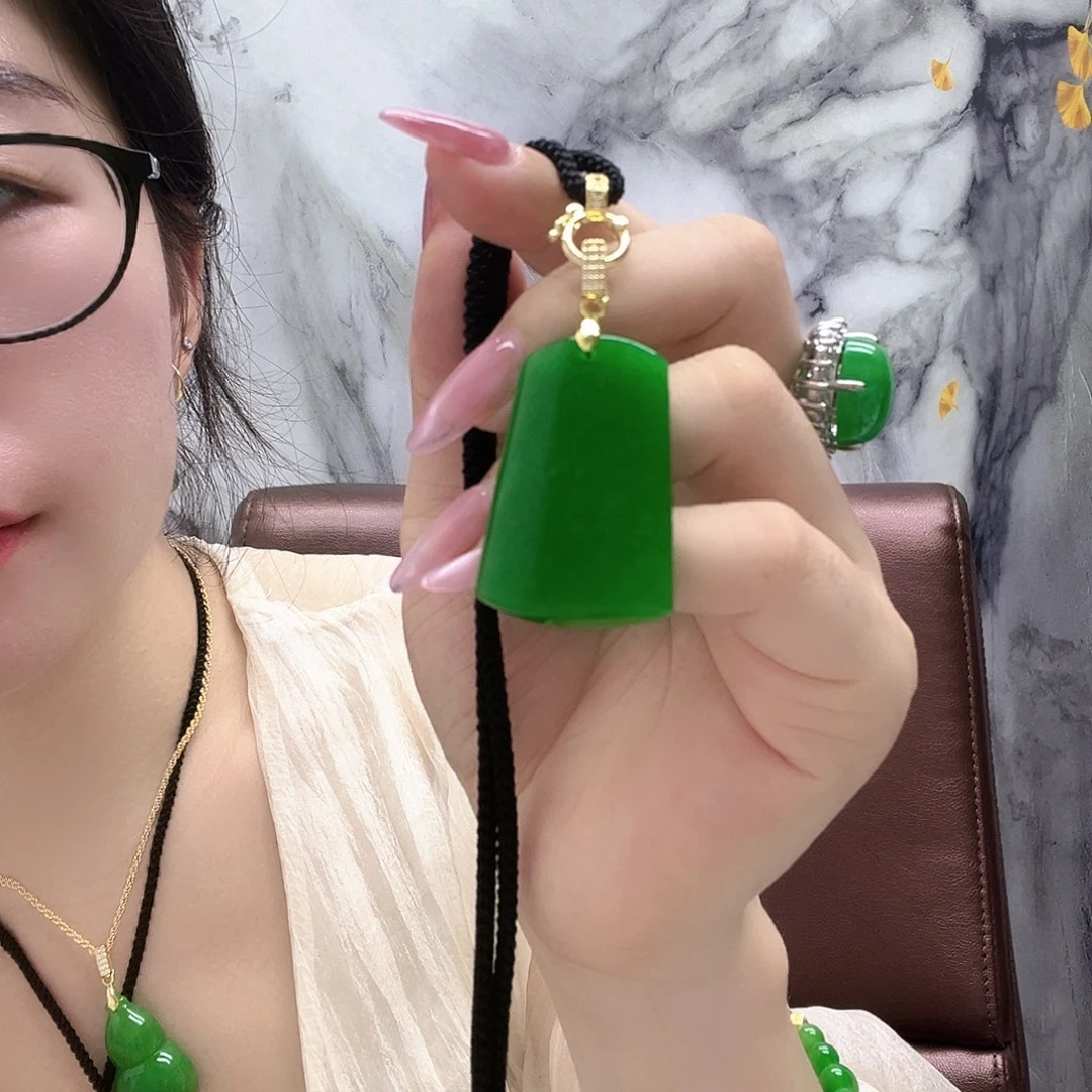 翡翠14K金镶嵌颈饰