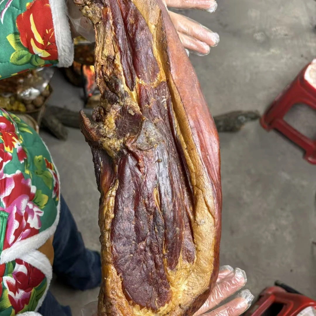 城口拐拐家传统农家高亢土猪腊二刀自制腊肉青冈树小火慢炕俩月