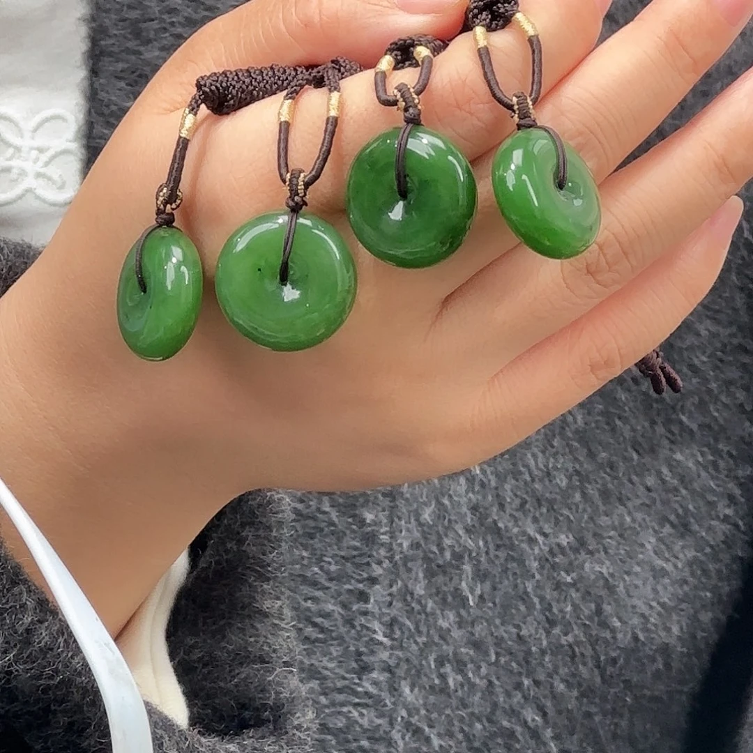 和田玉未镶嵌颈饰多样性发其一