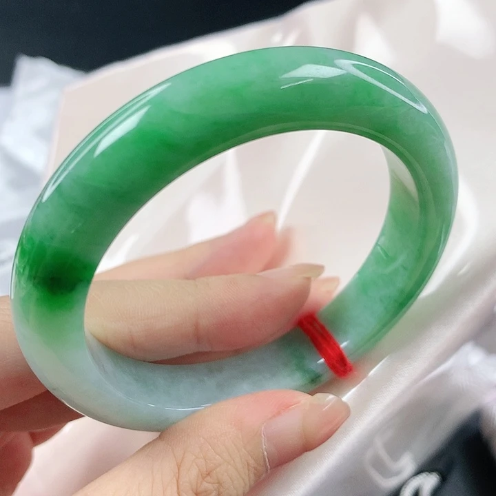 未镶嵌手镯翡翠，895