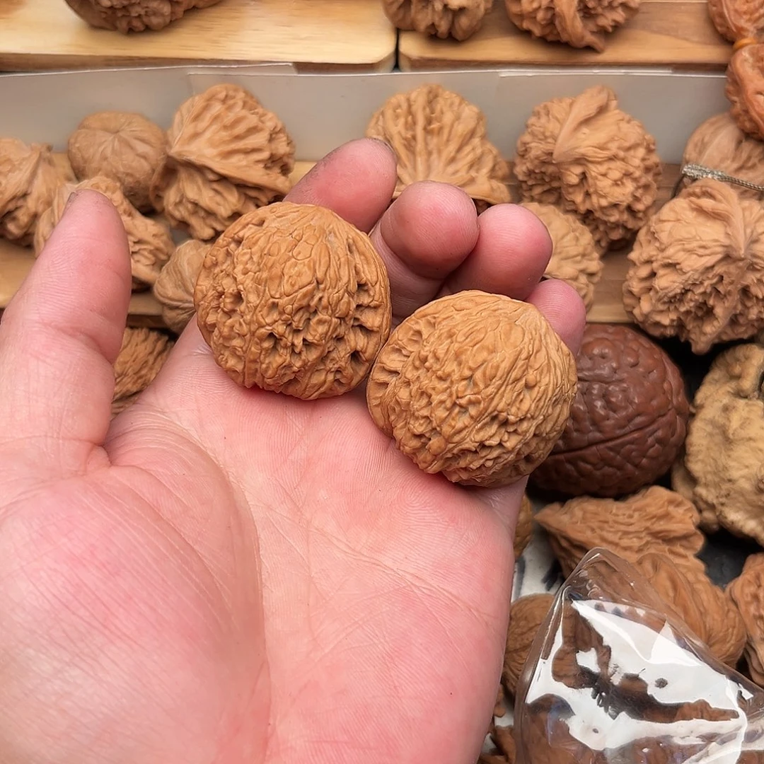 北***熊吊坠文玩核桃绣球