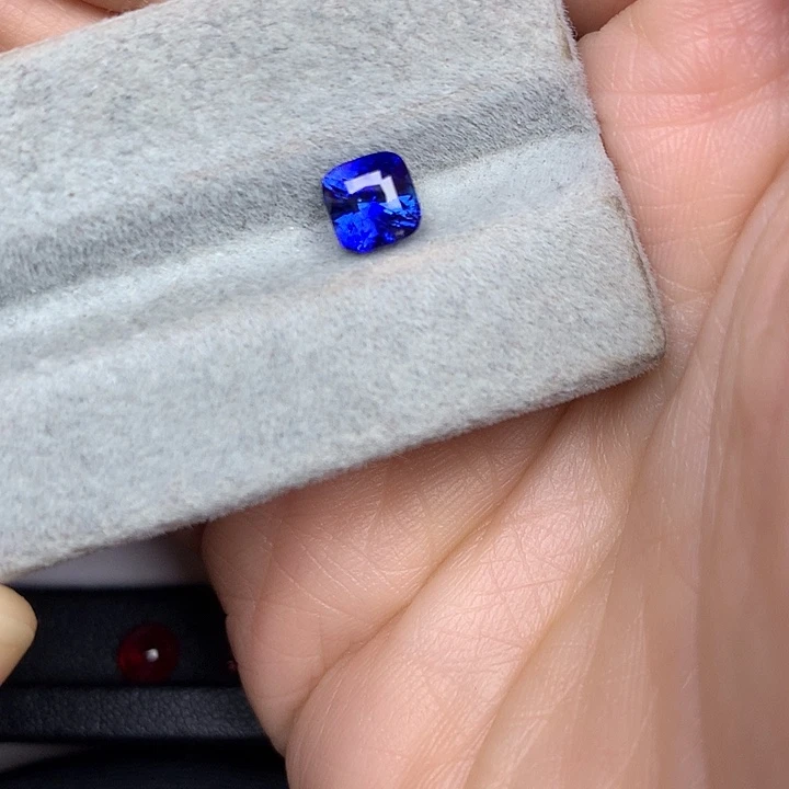 蓝宝石裸石1.53ct皇家蓝蓝宝石