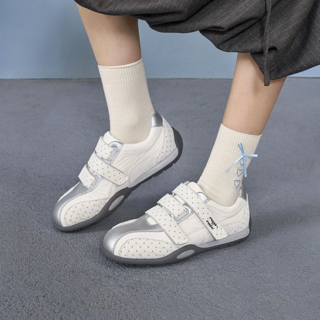 玛速主义2025新款魔术贴休闲鞋轻便运动鞋百搭平底板鞋女冬季波点