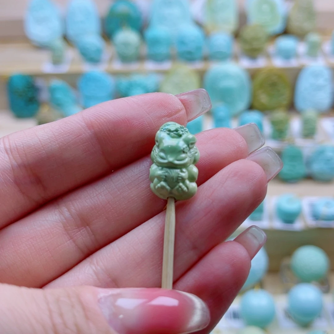 绿松石未镶嵌珠宝奇石