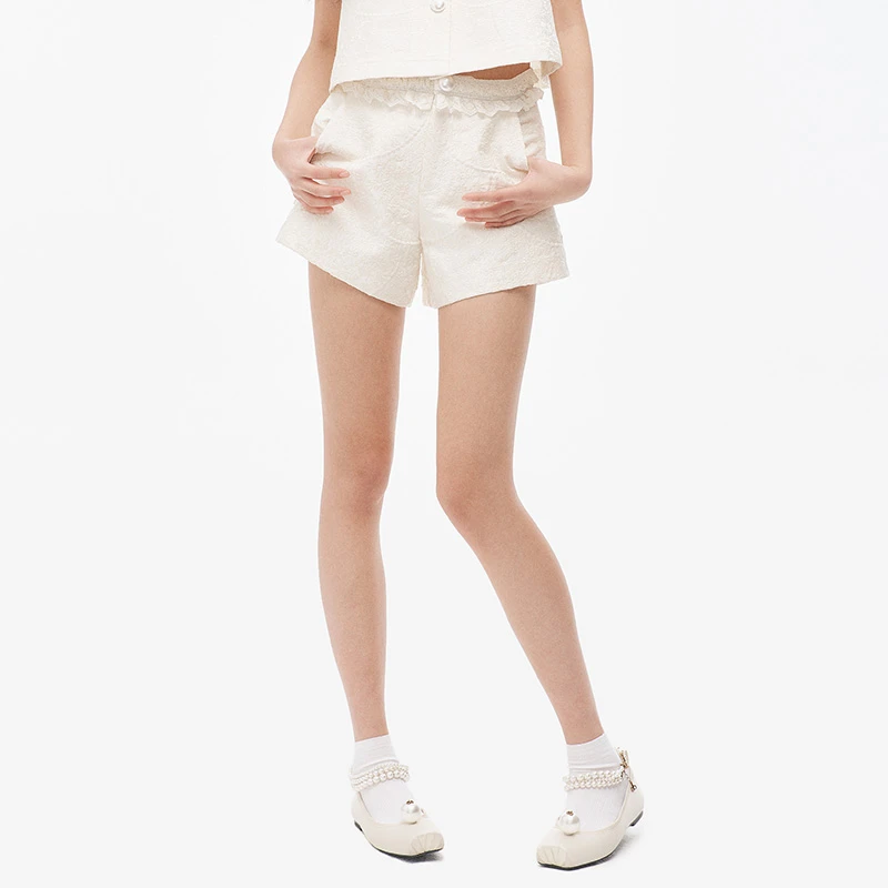 LE FAME/拉飞姆2025夏季新品时尚花边装饰绣花显瘦短裤