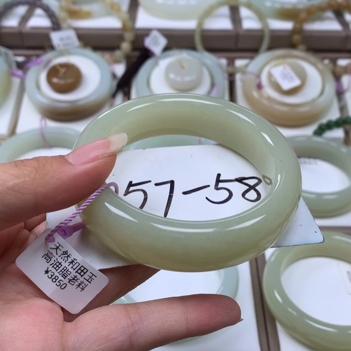 未镶嵌手镯和田玉