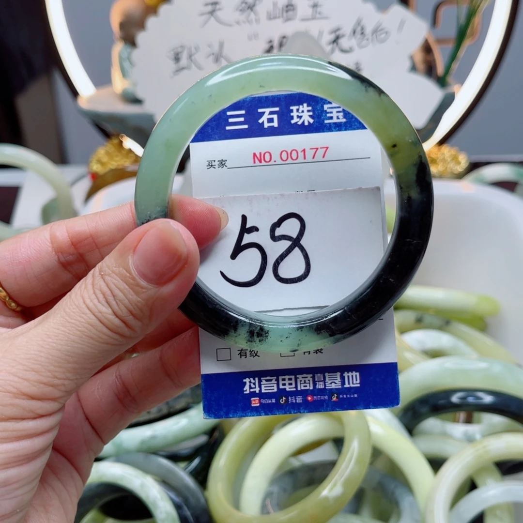 总***家蛇纹石玉未镶嵌手镯