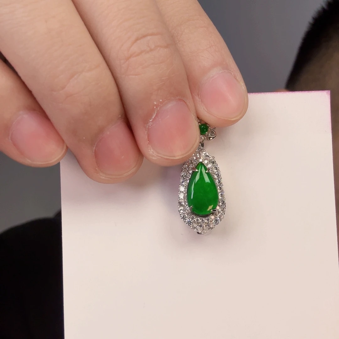 翡翠颈饰未镶嵌一件