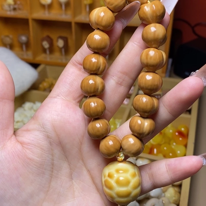 猴头核桃吊坠屁桃手持