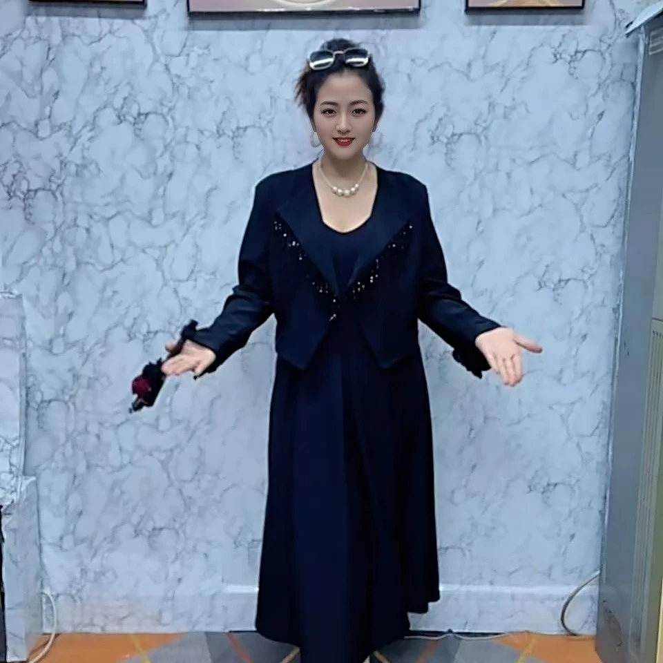 时尚气质显瘦轻奢华夫格修身黑色连衣裙秋季新款