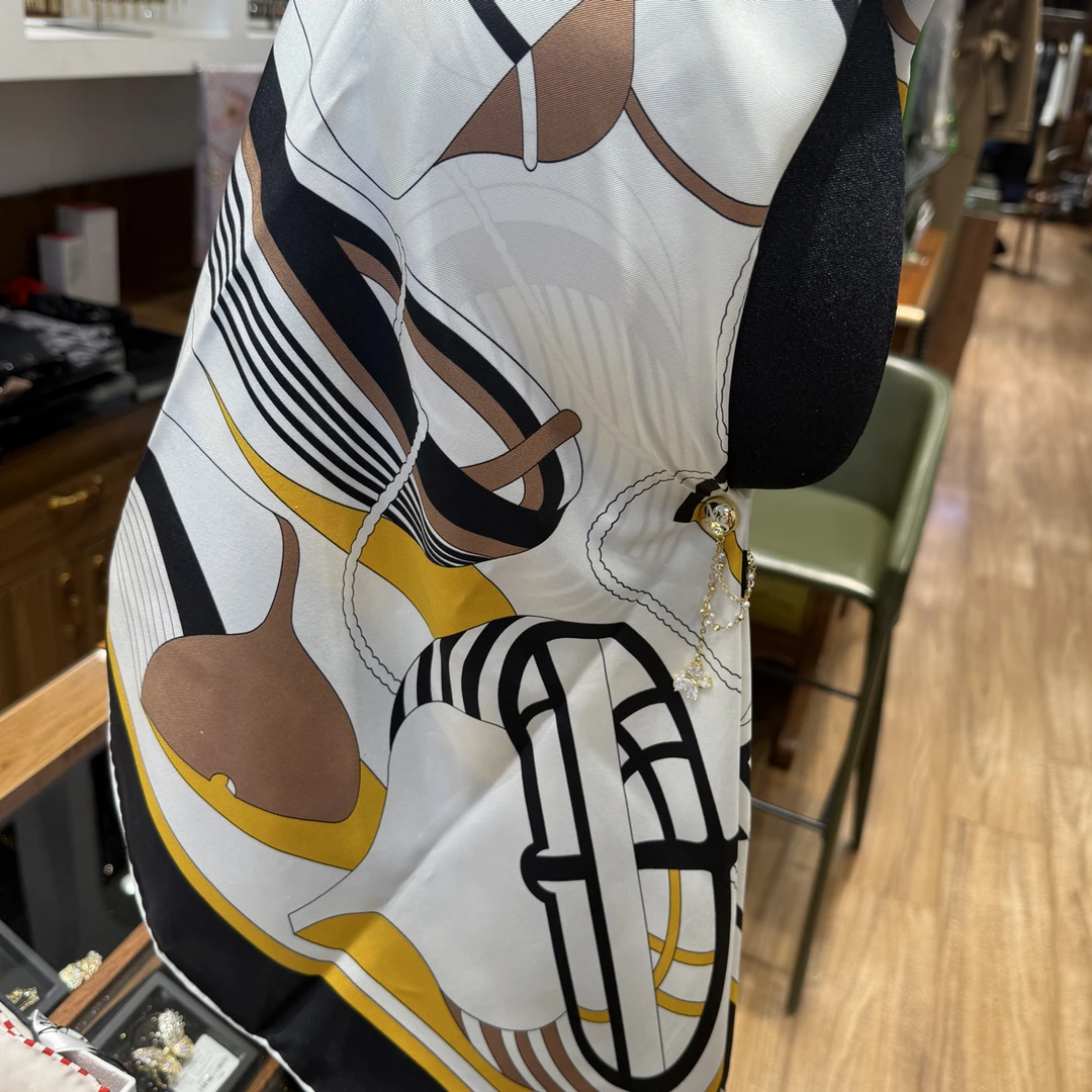 爱姐妹斜纹真丝方巾