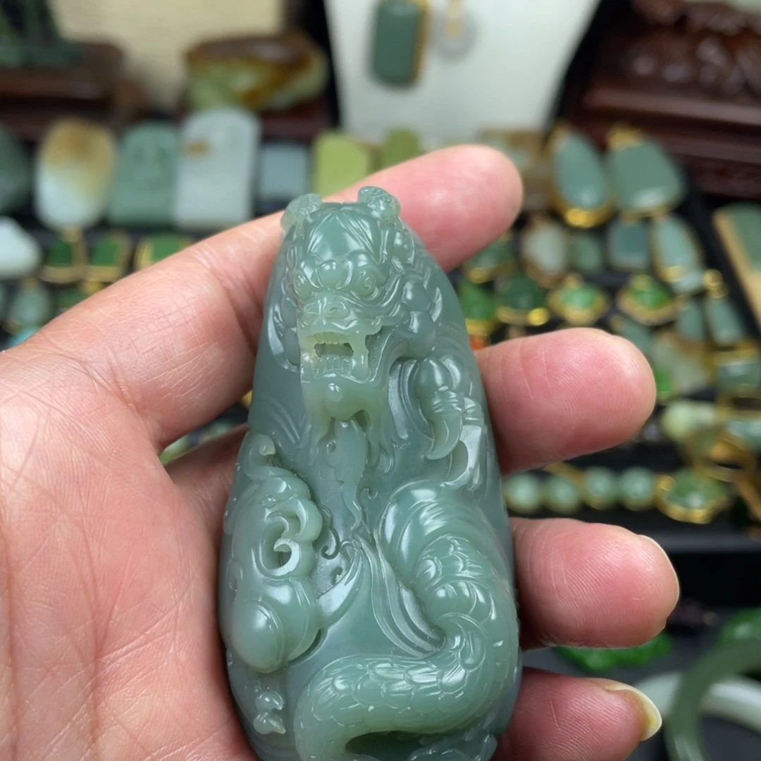 和田玉未镶嵌把件